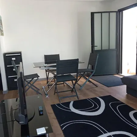 Vakantiehuis Charming New House With Terrace And Parking